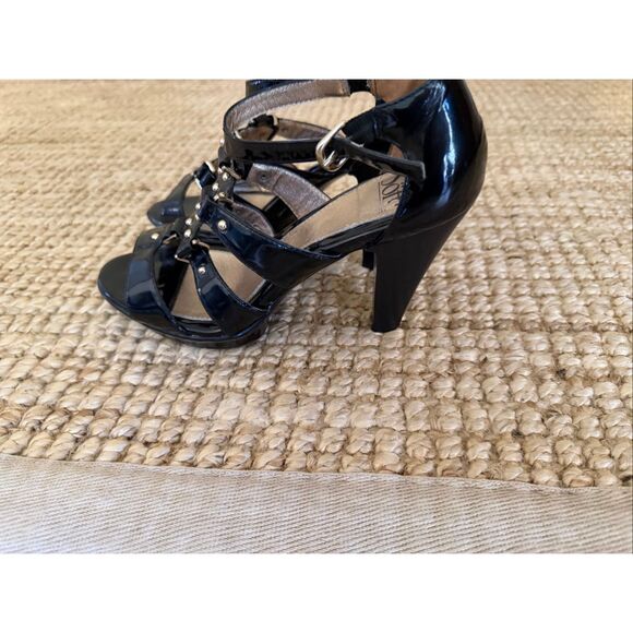 Sofft Black Patent Leather Strappy Platform Sandals Heels Womens 7M - Picture 3 of 9